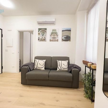 Апартаменты Piazza Della Borsa 3C Tirabora Short Rent Триест Экстерьер фото