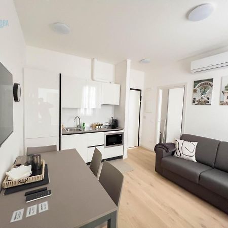Апартаменты Piazza Della Borsa 3C Tirabora Short Rent Триест Экстерьер фото