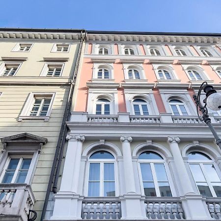Апартаменты Piazza Della Borsa 3C Tirabora Short Rent Триест Экстерьер фото